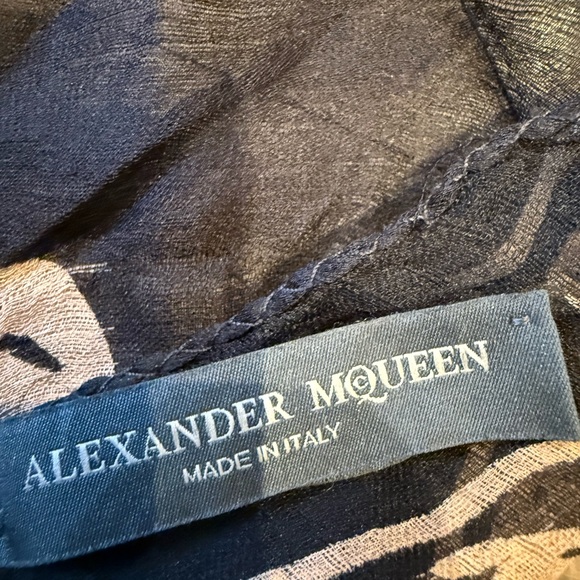 Alexander McQueen Silk Skull Scarf Black Beige - Picture 3 of 5